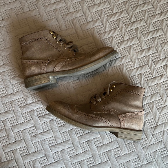 Andrew Marc Other - Andrew Marc : Leather Boots - M7.5